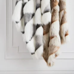 Peyton Throw - Grey 11 Peyton Throw - Grey -LOVESE Furniture Shop webimage 040099656 040099655 ALT1