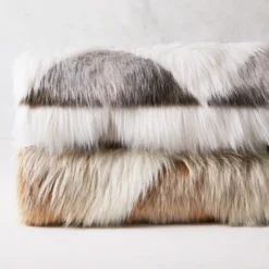 Peyton Throw - Grey 13 Peyton Throw - Grey -LOVESE Furniture Shop webimage 040099656 040099655 GRP