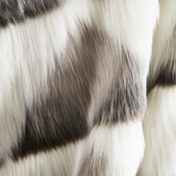 Peyton Throw - Grey 9 Peyton Throw - Grey -LOVESE Furniture Shop webimage 040099656 DTL1