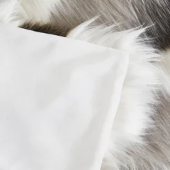 Peyton Throw - Grey 10 Peyton Throw - Grey -LOVESE Furniture Shop webimage 040099656 DTL2