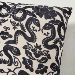 Giardino Pillow 22" - Black -LOVESE Furniture Shop webimage 040445830 DTL2 1