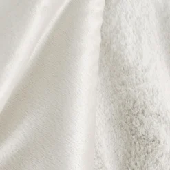 Kira Throw - Ivory -LOVESE Furniture Shop webimage 043230431 DTL2 1